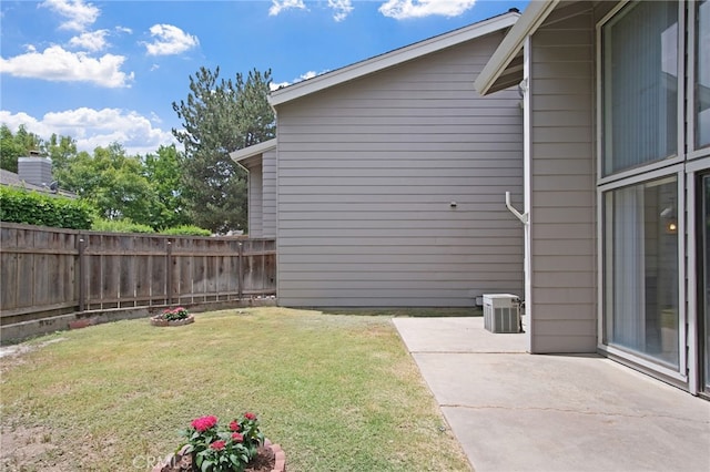 3350 M St Unit 33, Merced, CA 95348 - fenced backyard featuring a patio area