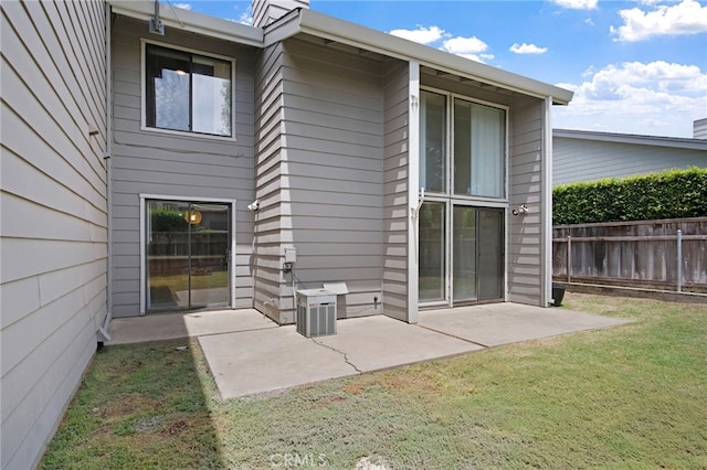 3350 M St Unit 33, Merced, CA 95348 - rear view of property featuring a patio