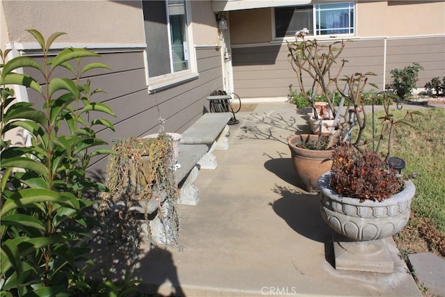 6400 Tournament Dr, Jurupa Valley, CA 92509 - view of patio / terrace