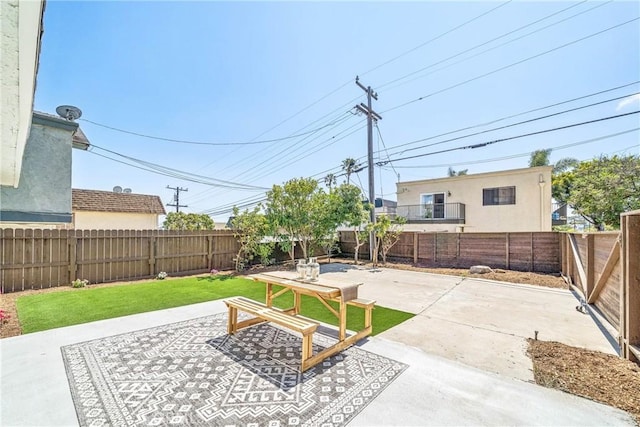 33871 Copper Lantern St, Dana Point, CA 92629 - fenced backyard with a patio area