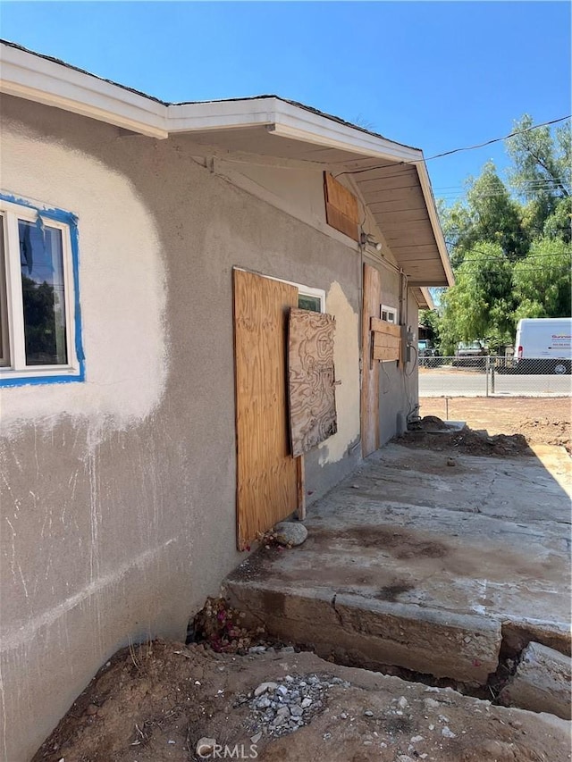 10976 Bushnell Ave, Riverside, CA 92505 - view of side of property with stucco siding