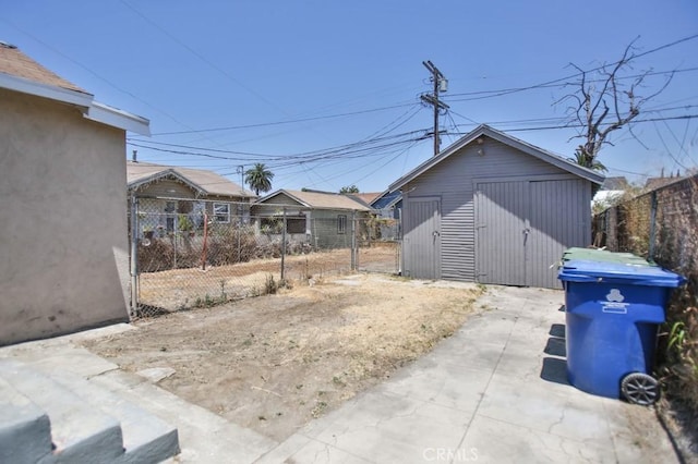 531 W 61st St, Los Angeles, CA 90044 - exterior space featuring an outbuilding