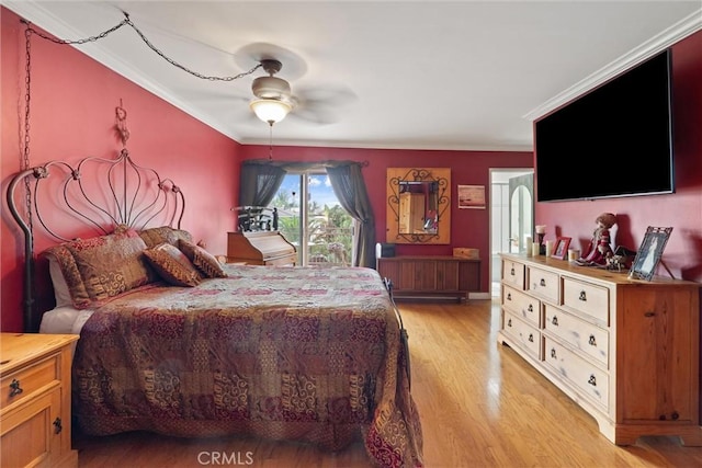 729 Longfellow Ave, Hermosa Beach, CA 90254 - bedroom featuring crown molding, light wood-type flooring, a ceiling fan, and access to outside