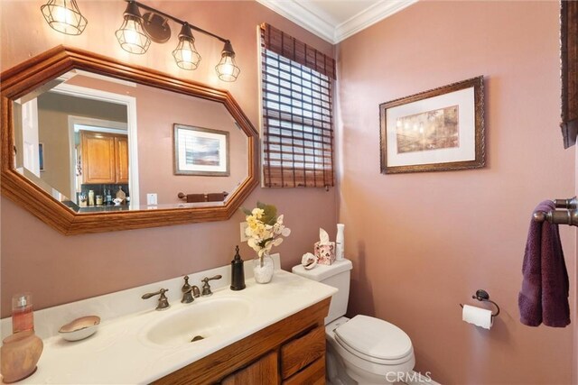 729 Longfellow Ave, Hermosa Beach, CA 90254 - half bath with vanity and ornamental molding