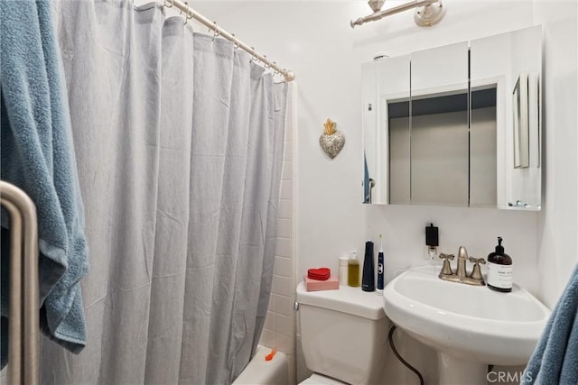 729 Longfellow Ave, Hermosa Beach, CA 90254 - full bathroom with shower / bath combo and toilet