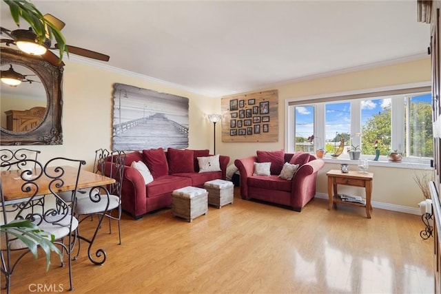 729 Longfellow Ave, Hermosa Beach, CA 90254 - living area featuring crown molding and light wood-style floors