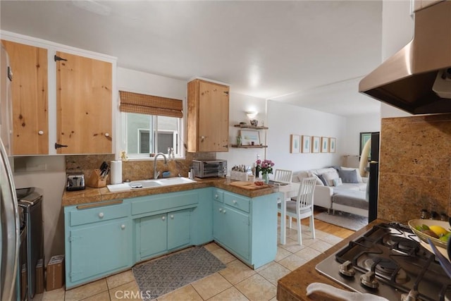 729 Longfellow Ave, Hermosa Beach, CA 90254 - kitchen featuring ventilation hood, washing machine and dryer, open floor plan, a peninsula, and backsplash
