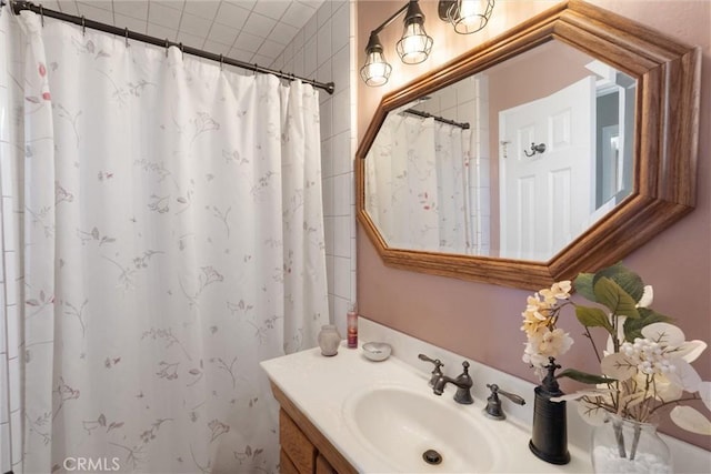 729 Longfellow Ave, Hermosa Beach, CA 90254 - full bathroom featuring vanity and a shower with shower curtain