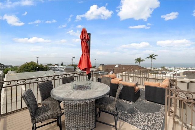 729 Longfellow Ave, Hermosa Beach, CA 90254 - view of patio featuring an outdoor living space and outdoor dining space