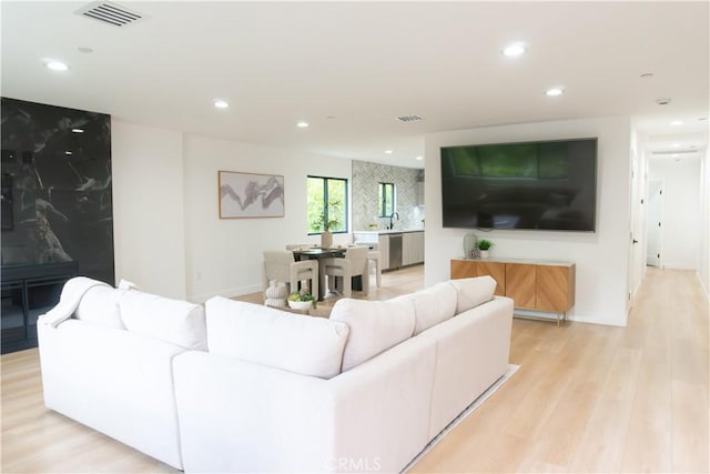 539 Avon Ave, Pasadena, CA 91105 - living area featuring light wood-style flooring and recessed lighting