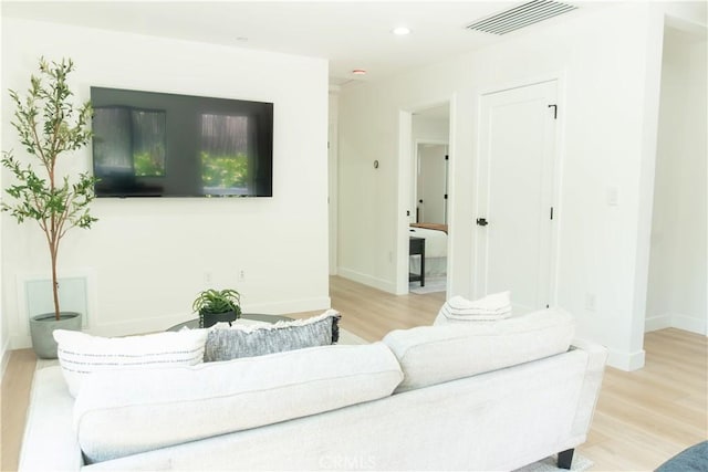 539 Avon Ave, Pasadena, CA 91105 - living area featuring light wood-style flooring and recessed lighting