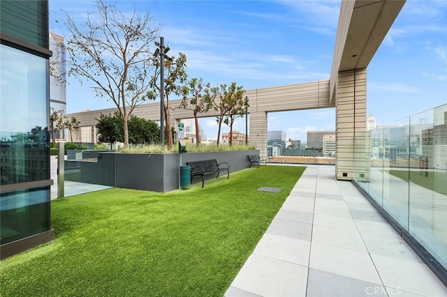 400 S Broadway Unit 1701, Los Angeles, CA 90013 - view of green lawn
