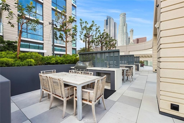 400 S Broadway Unit 1701, Los Angeles, CA 90013 - view of patio featuring outdoor dining space, a view of skyline, and exterior kitchen