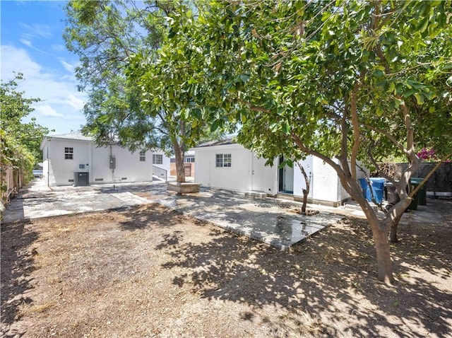 6846 Wystone Ave, Reseda, CA 91335 - rear view of property featuring a patio area