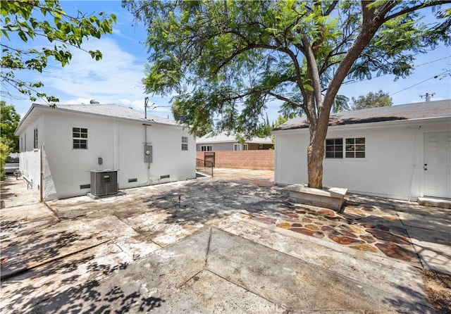6846 Wystone Ave, Reseda, CA 91335 - rear view of property with a patio area and stucco siding