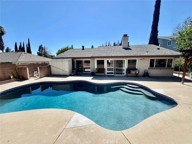10116 Viking Ave, Northridge, CA 91324 - view of pool featuring a patio