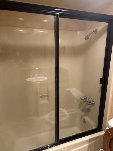 4807 Beck Ave Unit 4, Valley Village, CA 91601 - bathroom with toilet and combined bath / shower with glass door