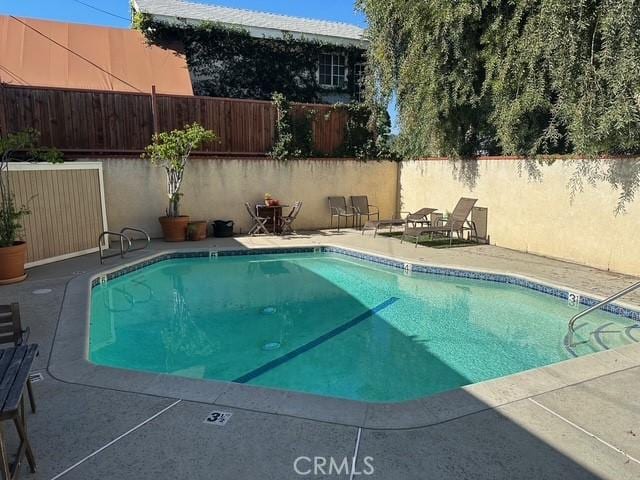 4807 Beck Ave Unit 4, Valley Village, CA 91601 - view of pool featuring a patio area and a fenced backyard
