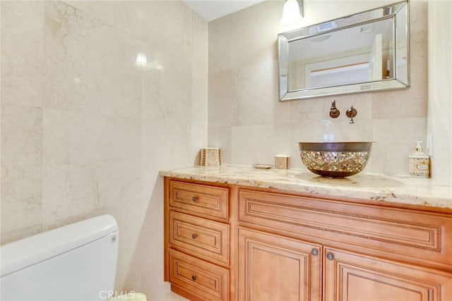 462 Pomello Dr, Claremont, CA 91711 - half bath featuring tile walls and vanity