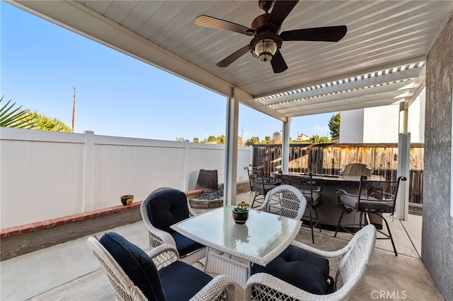 40236 Holden Cir, Temecula, CA 92591 - fenced backyard with outdoor dining space, a patio, and a ceiling fan