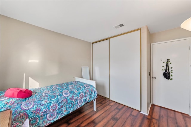 40236 Holden Cir, Temecula, CA 92591 - bedroom featuring wood finished floors and a closet