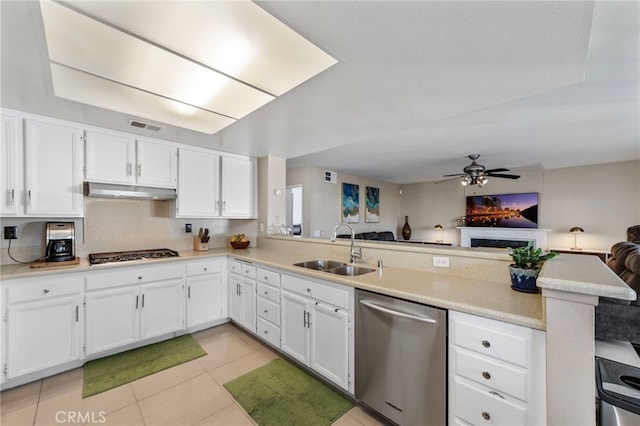 40236 Holden Cir, Temecula, CA 92591 - kitchen with stainless steel appliances, a peninsula, open floor plan, a ceiling fan, and light countertops