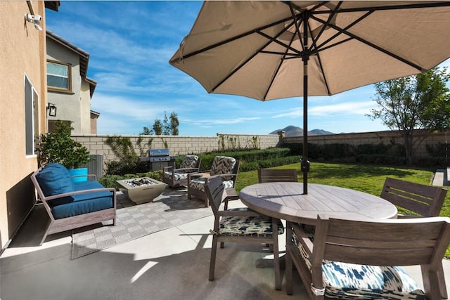 11829 Confluence Dr, Jurupa Valley, CA 91752 - fenced backyard with a patio, outdoor dining area, an outdoor fire pit, and grilling area
