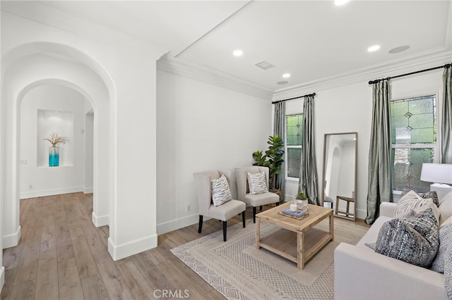 19 Dennis Ln, Ladera Ranch, CA 92694 - living area featuring arched walkways, crown molding, light wood finished floors, and recessed lighting