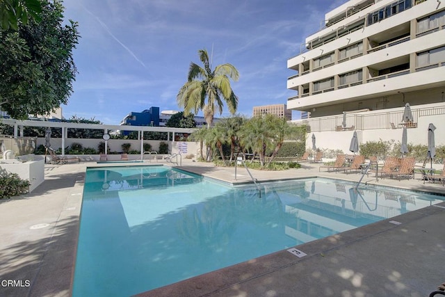 121 S Hope St Unit 321, Los Angeles, CA 90012 - community pool featuring a patio