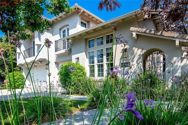 3417 Kildare Ct, Burbank, CA 91504 - view of side of home with stucco siding, a balcony, and a garage