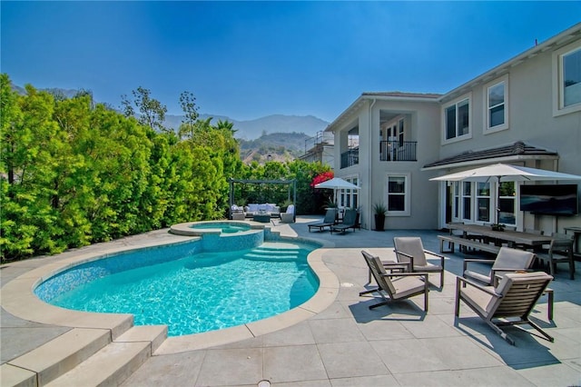 3417 Kildare Ct, Burbank, CA 91504 - view of pool with outdoor lounge area, a patio area, and a pool with connected hot tub