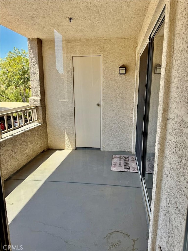 1025 La Terraza Cir Unit 204, Corona, CA 92879 - view of patio / terrace