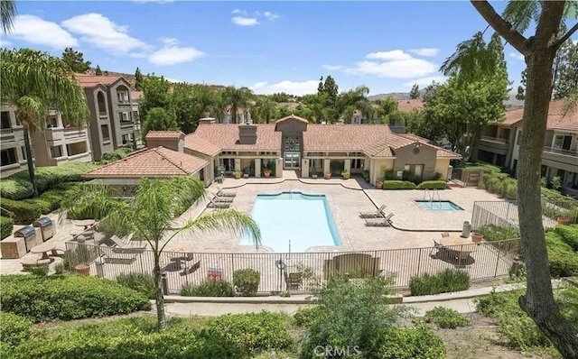 1025 La Terraza Cir Unit 204, Corona, CA 92879 - community pool with a patio
