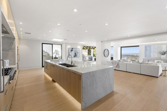 2082 Via Casa Alta, La Jolla, CA 92037 - kitchen featuring modern cabinets, stainless steel gas stovetop, light wood-style flooring, open floor plan, and recessed lighting