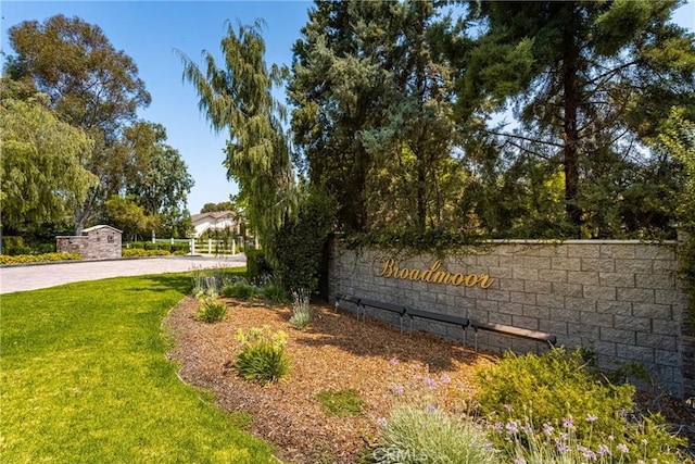 8009 E Eucalyptus Trl, Orange, CA 92869 - community / neighborhood sign with a lawn