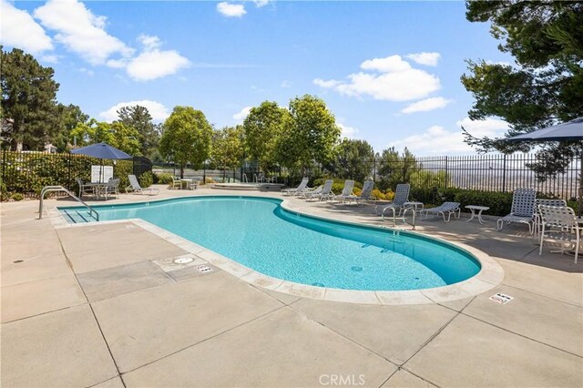 8 Diamant Way, Aliso Viejo, CA 92656 - community pool with a patio area