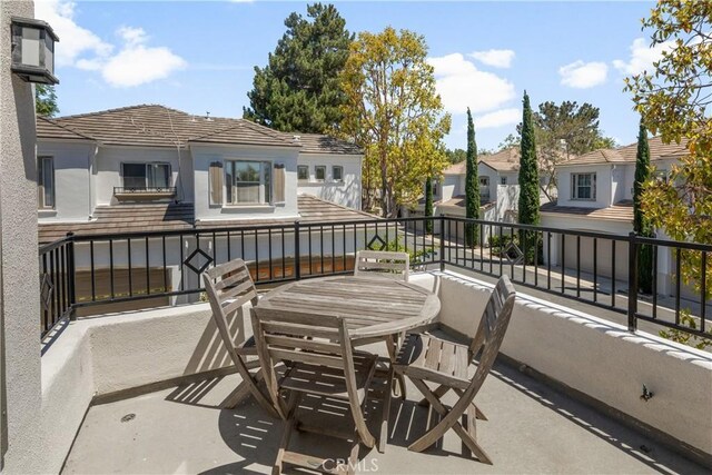 8 Diamant Way, Aliso Viejo, CA 92656 - patio / terrace with a residential view