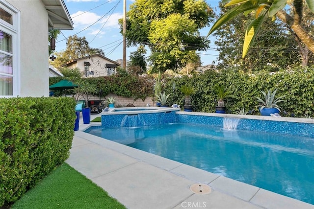 4328 Sunset Ave, Montrose, CA 91020 - view of swimming pool with a pool with connected hot tub and a fenced backyard