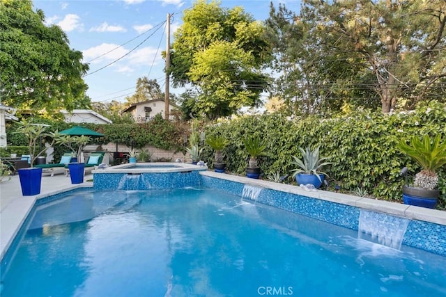 4328 Sunset Ave, Montrose, CA 91020 - view of swimming pool featuring a pool with connected hot tub