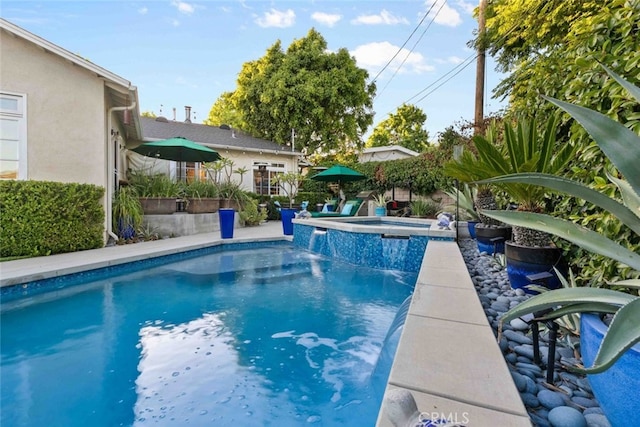 4328 Sunset Ave, Montrose, CA 91020 - view of swimming pool with a pool with connected hot tub