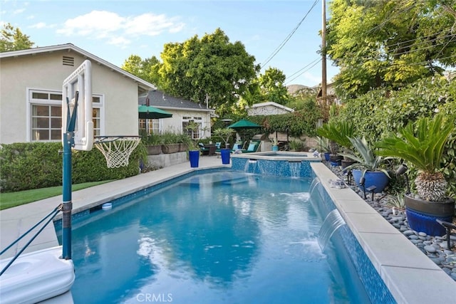 4328 Sunset Ave, Montrose, CA 91020 - view of pool featuring a pool with connected hot tub and a patio