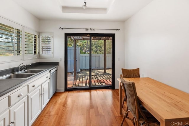 8004 Caminito Gianna, La Jolla, CA 92037 - dining room featuring a tray ceiling and light wood finished floors