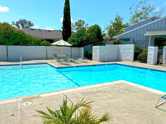 8004 Caminito Gianna, La Jolla, CA 92037 - community pool with a patio