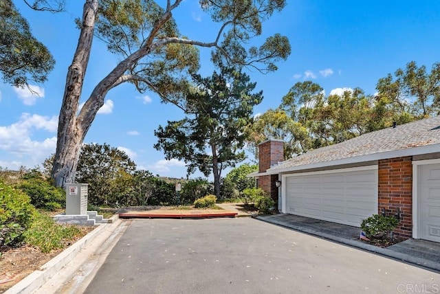 8004 Caminito Gianna, La Jolla, CA 92037 - garage with driveway