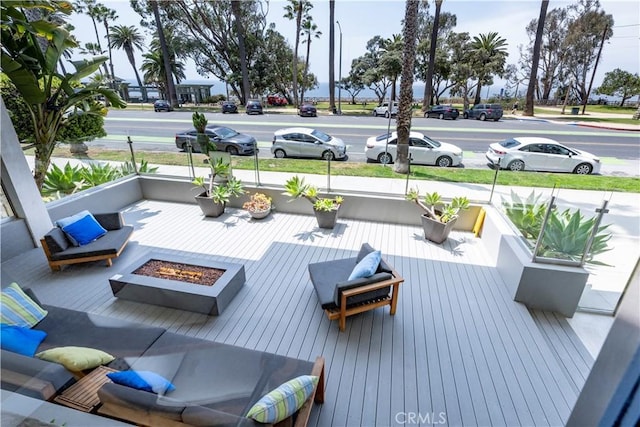 901 Ocean Ave, Santa Monica, CA 90403 - porch featuring a fire pit
