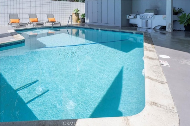 901 Ocean Ave, Santa Monica, CA 90403 - view of pool with area for grilling and a patio