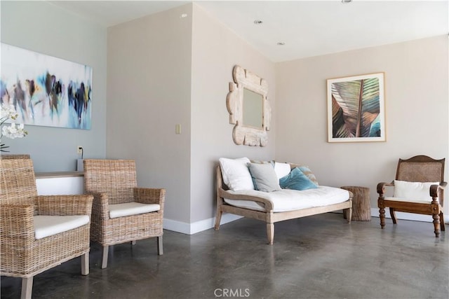 901 Ocean Ave, Santa Monica, CA 90403 - living area featuring finished concrete floors