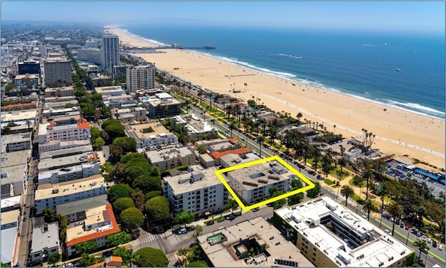 901 Ocean Ave, Santa Monica, CA 90403 - aerial view of property and surrounding area with property parcel outlined and extended coastline