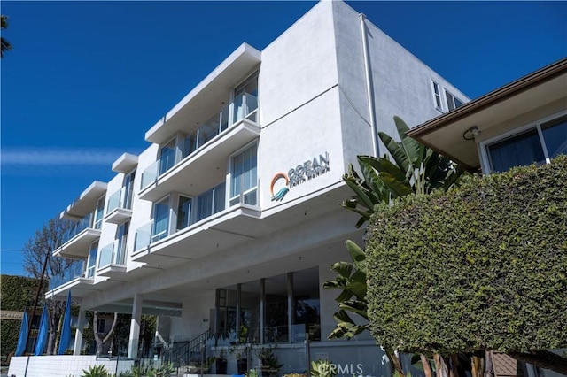 901 Ocean Ave, Santa Monica, CA 90403 - view of apartment building / complex