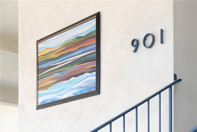 901 Ocean Ave, Santa Monica, CA 90403 - detailed view of stucco siding
